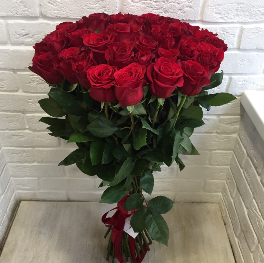 Букет Красные розы Гран При в Пестово Новгородская область