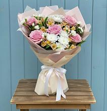 Букет цветов из:  Гвоздики, Орхидеи и Розы #REPLACE_PRED# Пестово Новгородская область