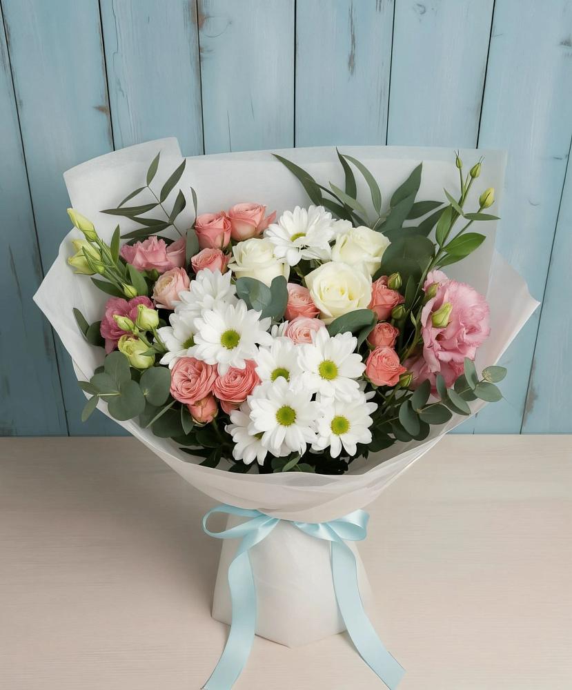Букет цветов из: Розы, Лизиантусы и Хризантемы в Пестово Новгородская область