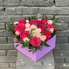 Цветочная композиция из Розы в коробке в Пестово Новгородская область