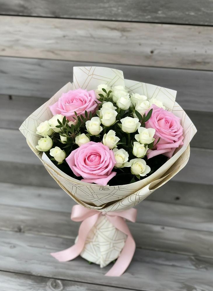 Букет цветов из: Розы в Пестово Новгородская область