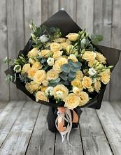 Букет цветов из:  Розы и Лизиантусы в Пестово Новгородская область