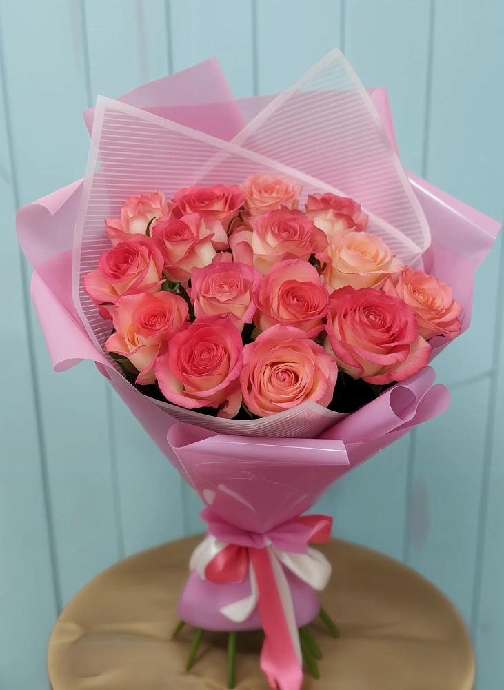 Букет 15 Розовых роз Равель в Пестово Новгородская область