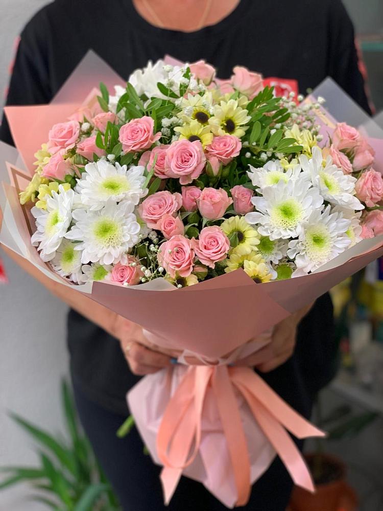 Букет цветов из: Розы и Хризантемы в Пестово Новгородская область