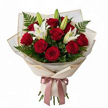 Букет цветов из:  Лилии и Розы в Пестово Новгородская область