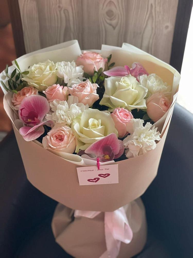 Букет цветов из: Орхидеи, Розы и Гвоздики в Пестово Новгородская область