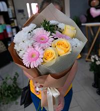 Букет цветов из:  Герберы, Розы и Хризантемы #REPLACE_PRED# Пестово Новгородская область
