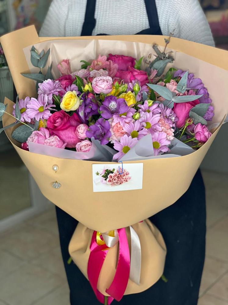 Букет цветов из: Хризантемы, Гвоздики и Альстромерии в Пестово Новгородская область