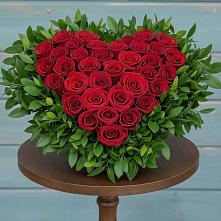 Цветочная композиция из Розы в виде сердца в Пестово Новгородская область