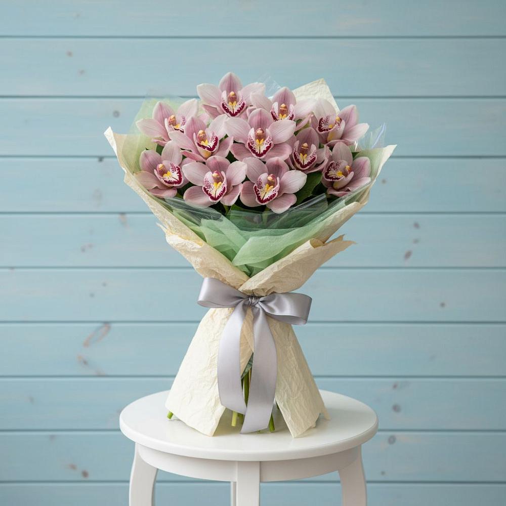 Букет цветов из: Орхидеи и Розы в Пестово Новгородская область