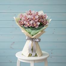 Букет цветов из:  Орхидеи и Розы в Пестово Новгородская область