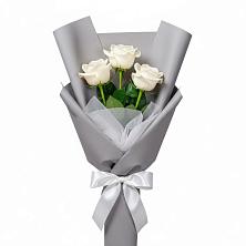 Букет 3 белые розы в Пестово Новгородская область