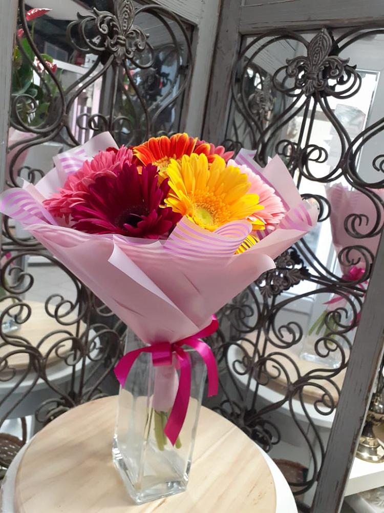 Букет цветов из: Герберы в Пестово Новгородская область