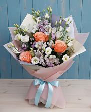 Букет цветов из:  Лизиантусы, Розы, Альстромерии и Гипсофила в Пестово Новгородская область