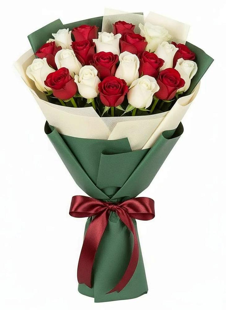 Букет Микс из красных и белых роз в Пестово Новгородская область
