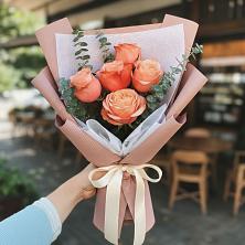 Букет цветов из:  Розы в Пестово Новгородская область