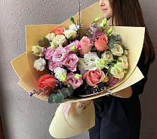 Букет цветов из:  Розы, Лизиантусы и Гвоздики #REPLACE_PRED# Пестово Новгородская область