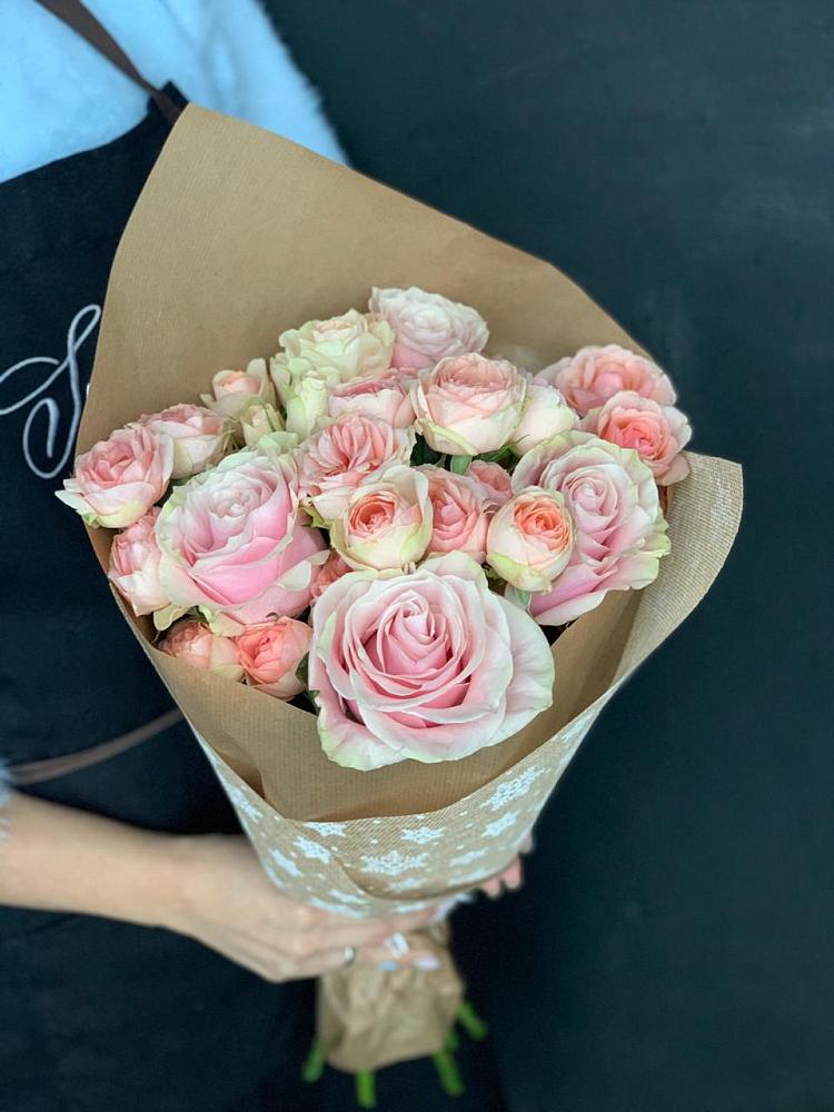 Букет цветов из: Хризантемы и Розы в Пестово Новгородская область