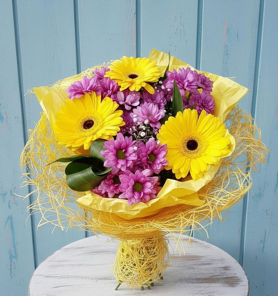 Букет цветов из: Хризантемы и Герберы в Пестово Новгородская область