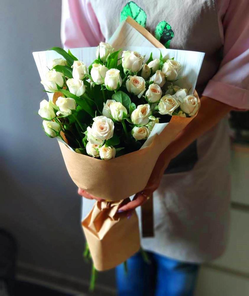 Букет цветов из: Розы в Пестово Новгородская область