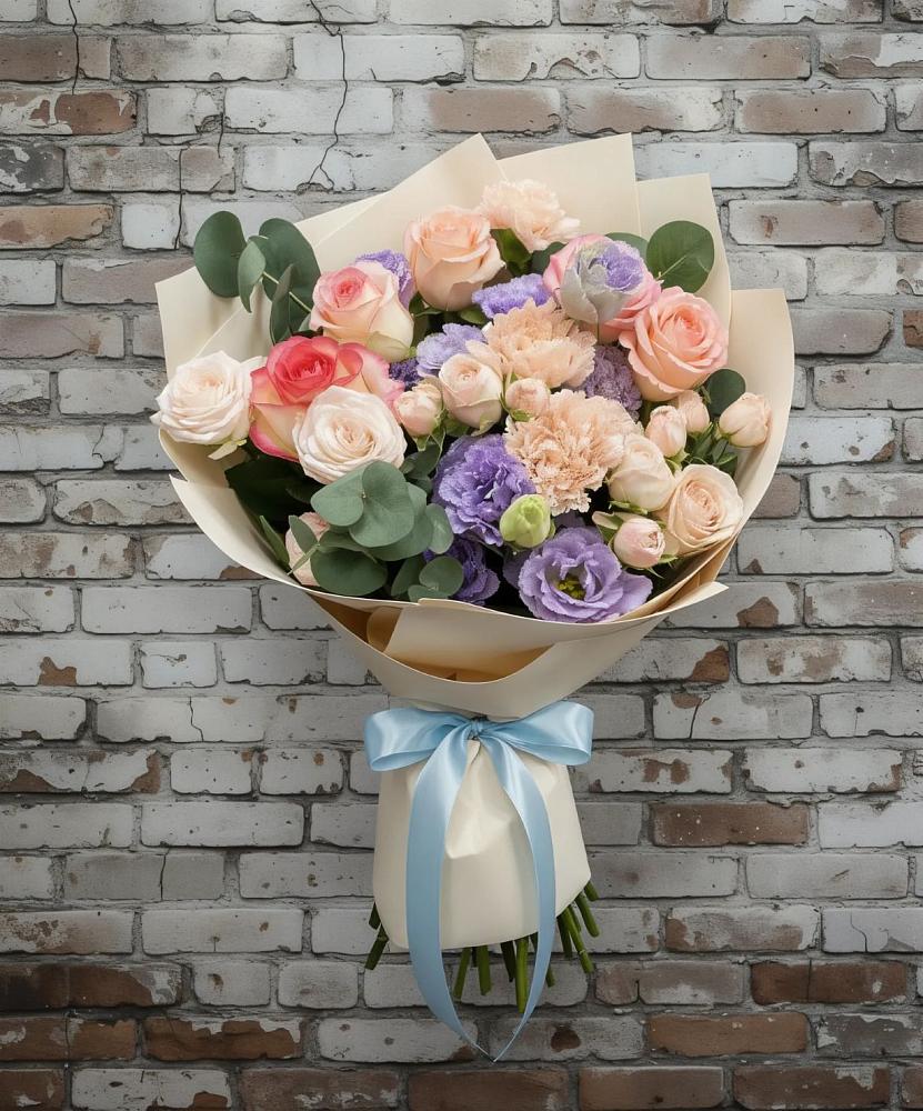 Букет цветов из: Розы, Лизиантусы и Гвоздики в Пестово Новгородская область