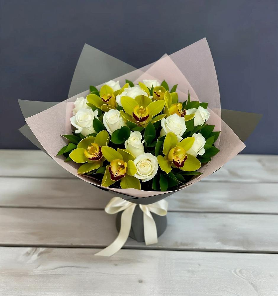 Букет цветов из: Орхидеи и Розы в Пестово Новгородская область