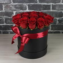 Цветочная композиция из Розы в шляпной коробке #REPLACE_PRED# Пестово Новгородская область
