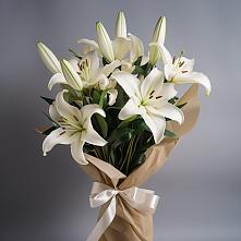 Букет цветов из:  Лилии в Пестово Новгородская область