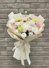 Букет цветов из:  Гвоздики, Розы, Лизиантусы и Хризантемы #REPLACE_PRED# Пестово Новгородская область