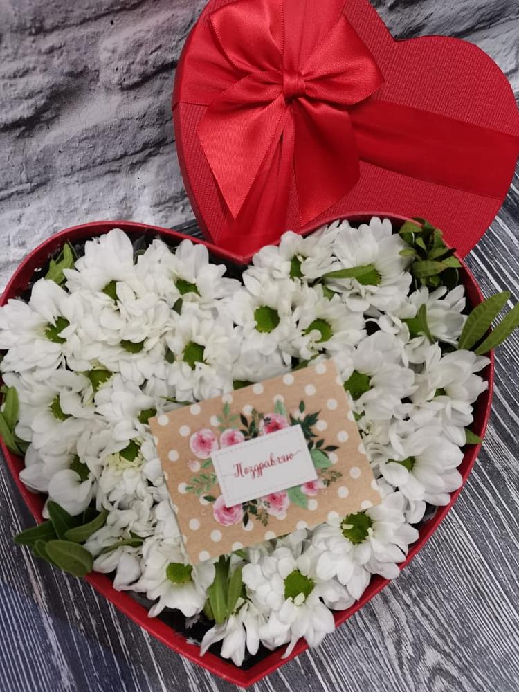 Цветочная композиция из Хризантемы в виде сердца в Пестово Новгородская область