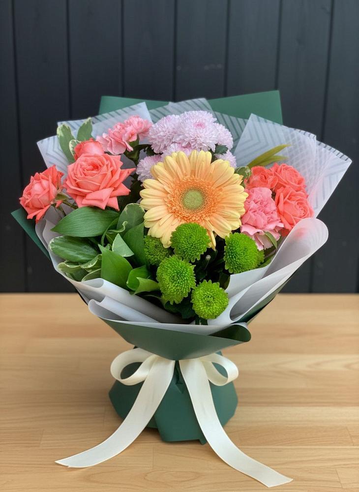 Букет цветов из: Гвоздики, Розы, Герберы и Хризантемы в Пестово Новгородская область