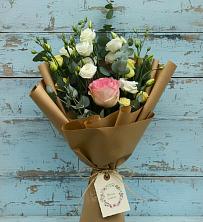 Букет цветов из:  Розы и Лизиантусы в Пестово Новгородская область
