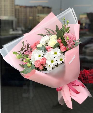 Букет цветов из: Розы, Лизиантусы и Хризантемы в Пестово Новгородская область