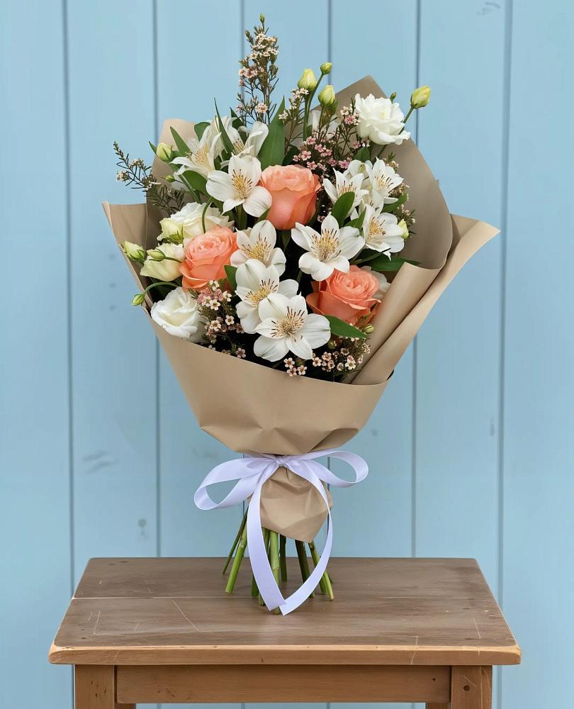 Букет цветов из: Альстромерии, Лизиантусы, Розы и Хризантемы в Пестово Новгородская область