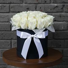 Цветочная композиция из Розы в шляпной коробке в Пестово Новгородская область